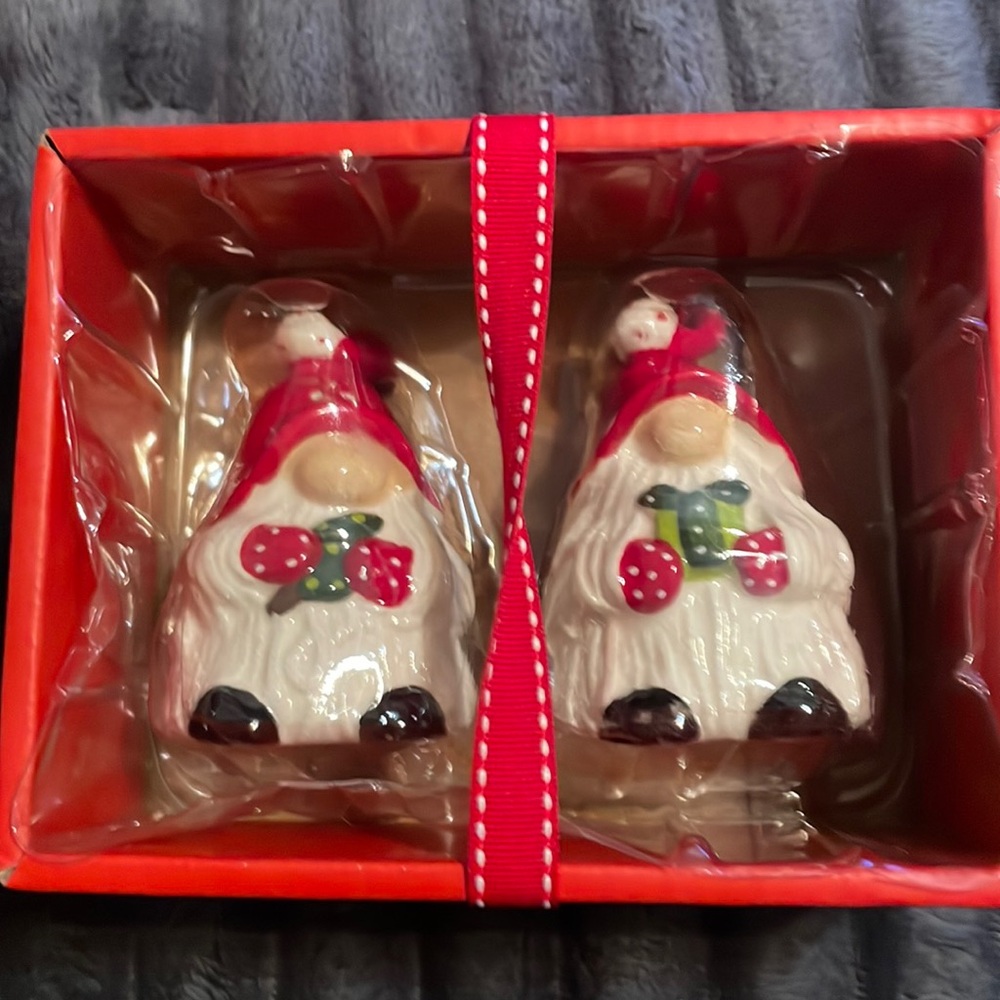 Salt and Pepper Christmas Set New